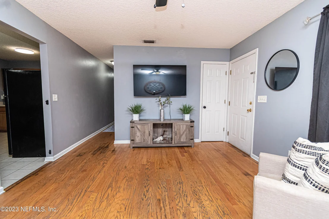 Photo of 59 N NORTH Boulevard W