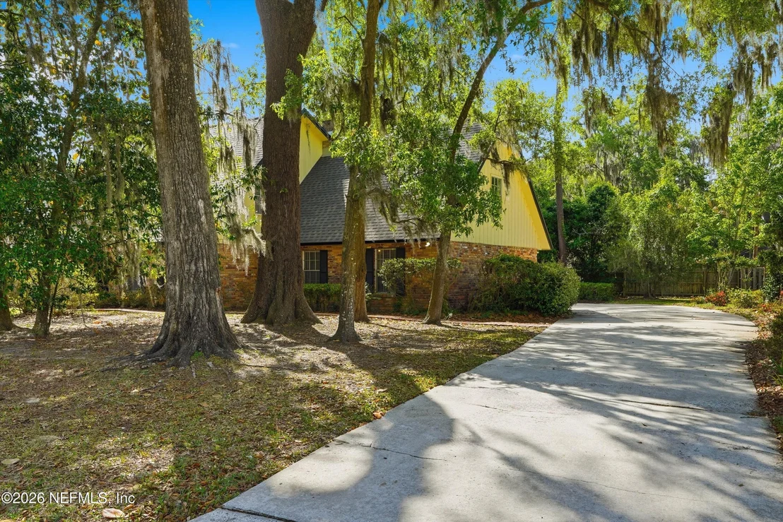 Photo of 970 SANDPIPER Lane