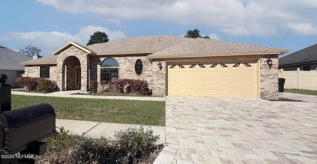 Photo of 585 THORNBERRY Road