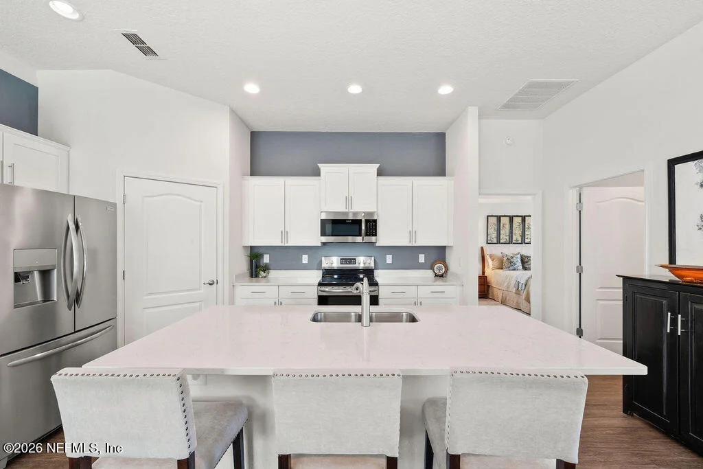 Photo of 480 PALACE Drive