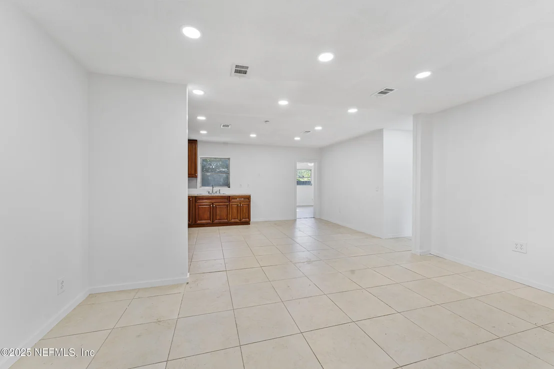 Photo of 2626 LEONID Road