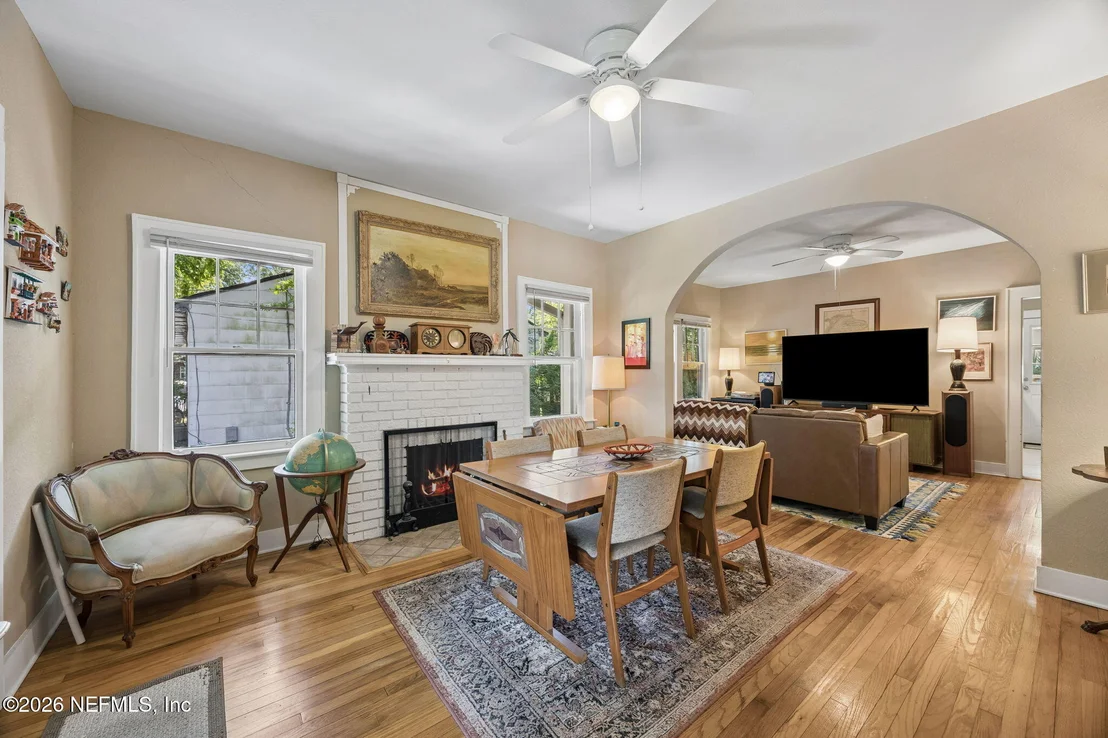 Photo of 4642 CRESCENT Street