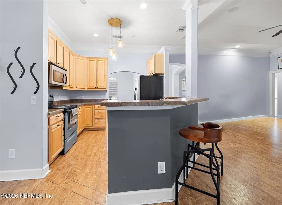 Photo of 8581 PINE Avenue