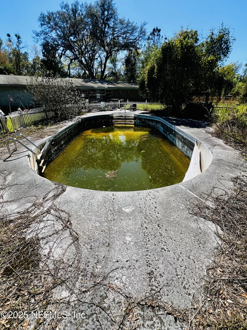 Photo of 2731 HOWARD Road