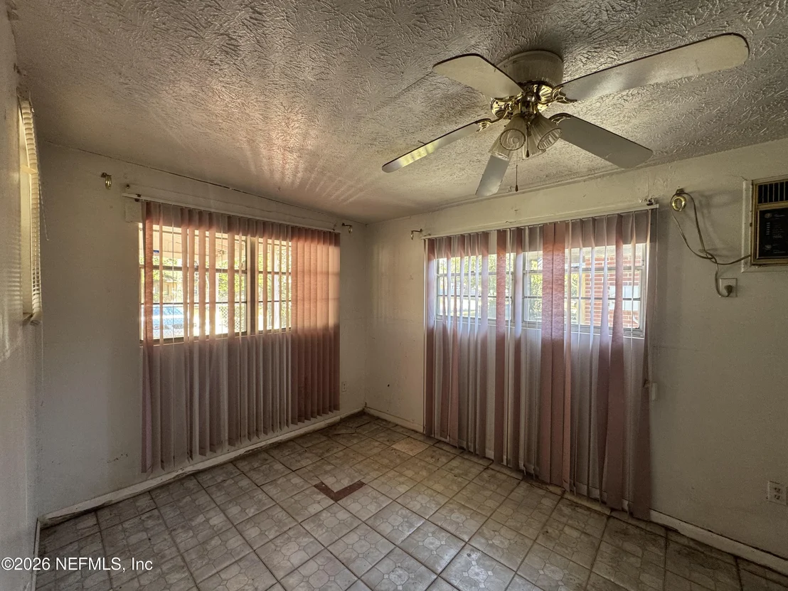 Photo of 2560 ROBERT Street
