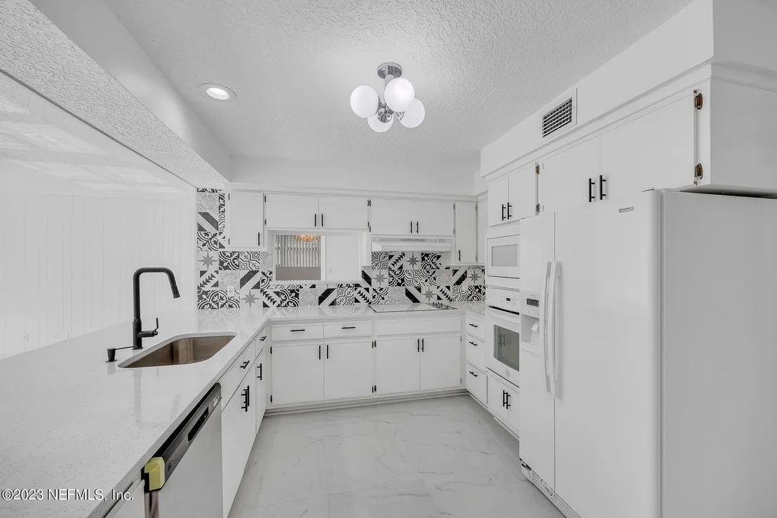 Photo of 2233 MAPLE LEAF Drive E