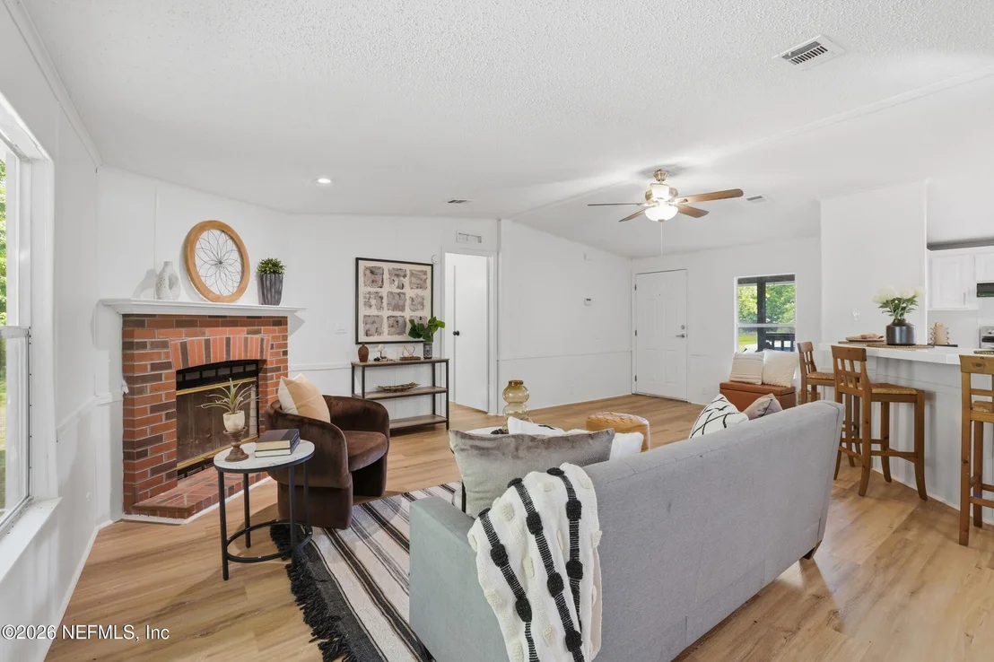 Photo of 138 THOMAS Avenue