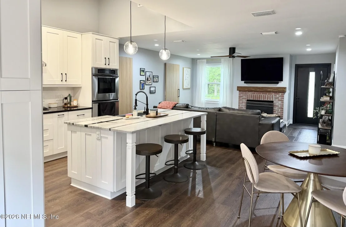 Photo of 1728 MAYVIEW Road