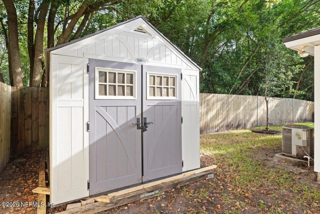 Photo of 6237 SYRINGA Lane