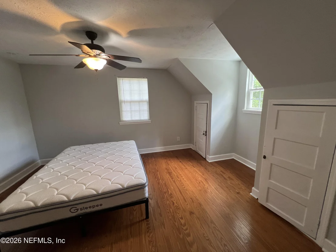 Photo of 468 TAYLOR Avenue