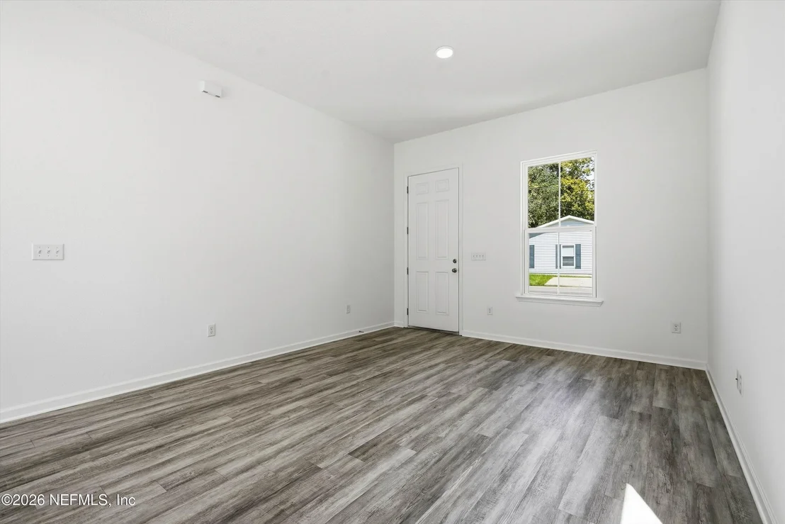 Photo of 863 W 6TH Street