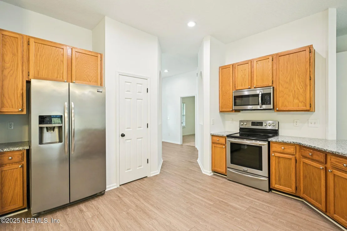 Photo of 8761 REDLEAF Court