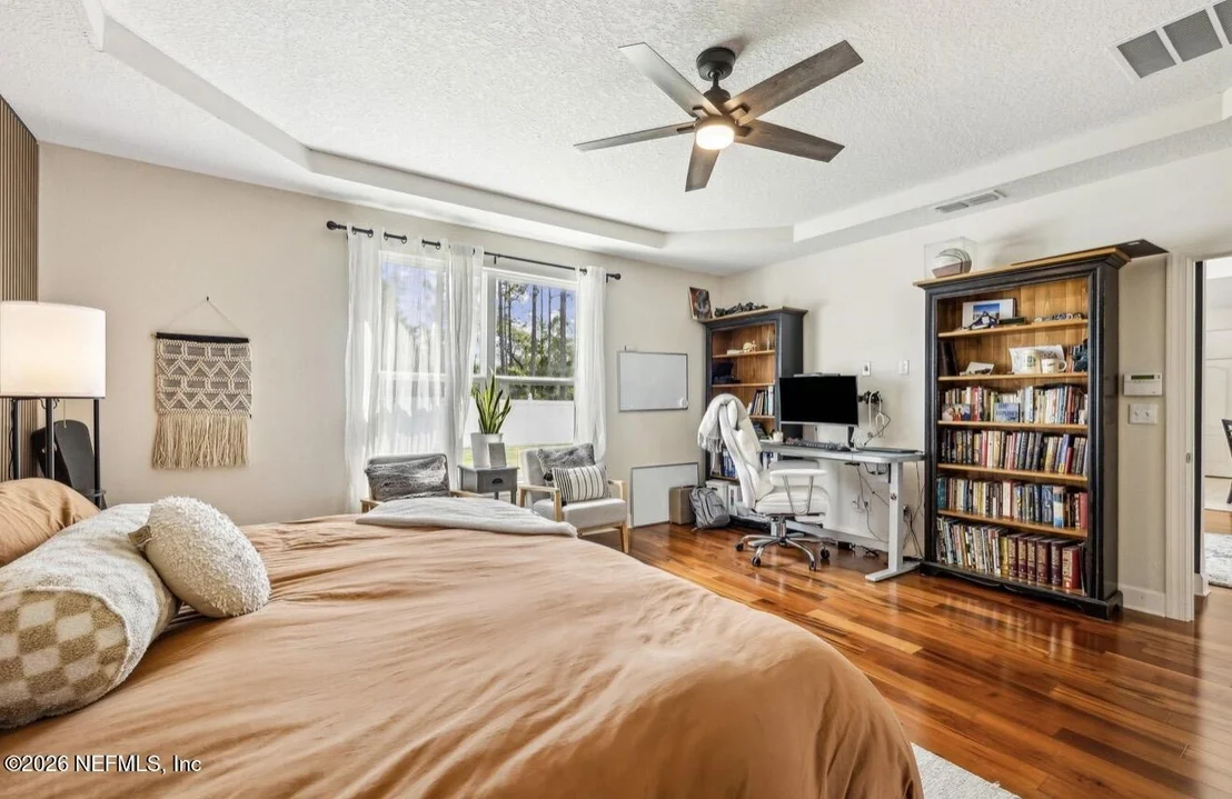 Photo of 1072 MERLIN Point