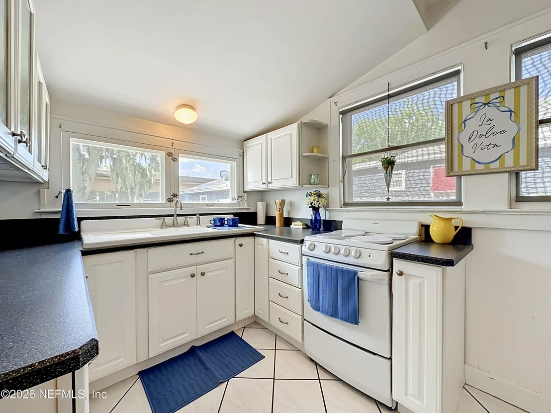Photo of 17 BALLARD Avenue