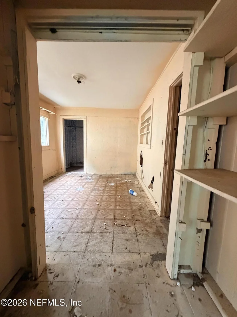 Photo of 435 W RIVER Road
