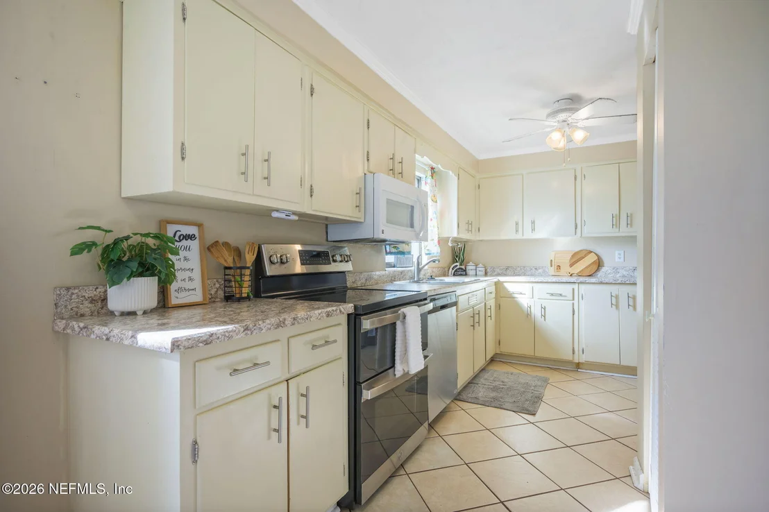Photo of 431 VALDERIA Drive