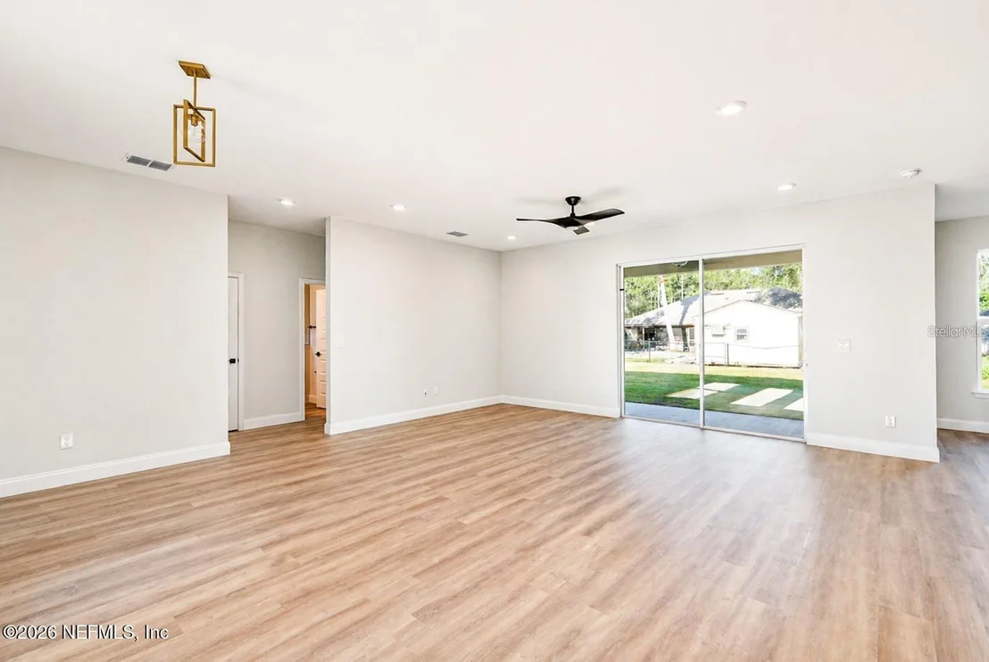 Photo of 14 RENSHAW Drive