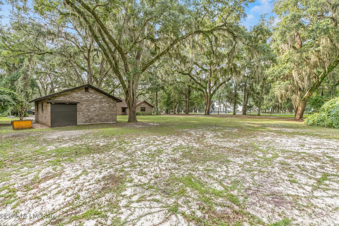 Photo of 1885 RIVER OAKS Drive