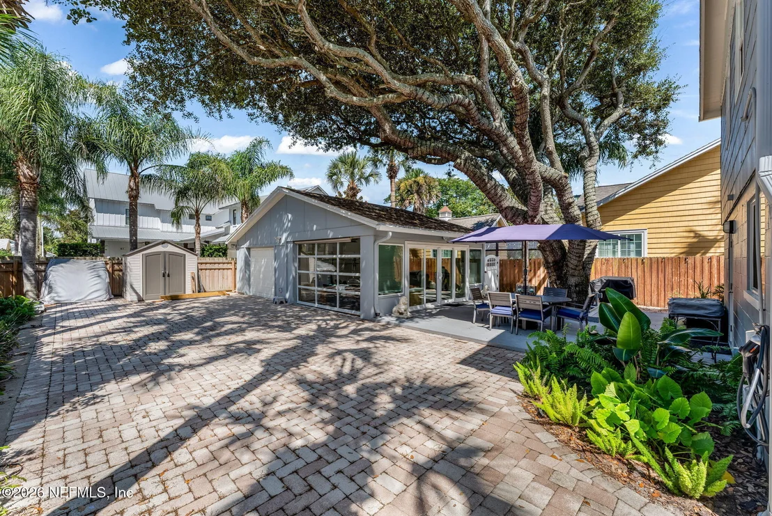 Photo of 1242 BEACH Avenue