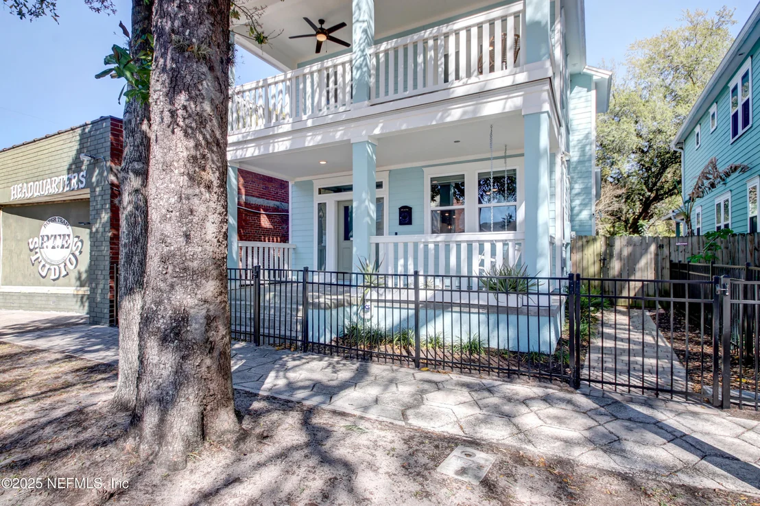 Photo of 1245 WALNUT Street