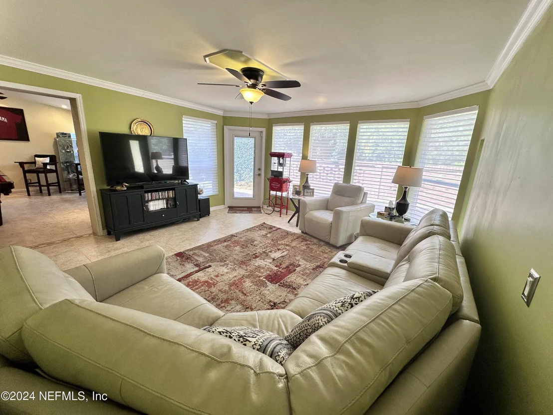 Photo of 1283 HARBOR OAKS Road