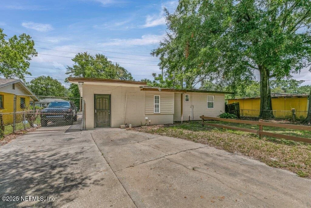 Photo of 2864 LEONID Road