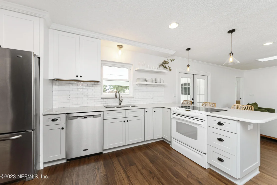 Photo of 35 DOLPHIN Boulevard