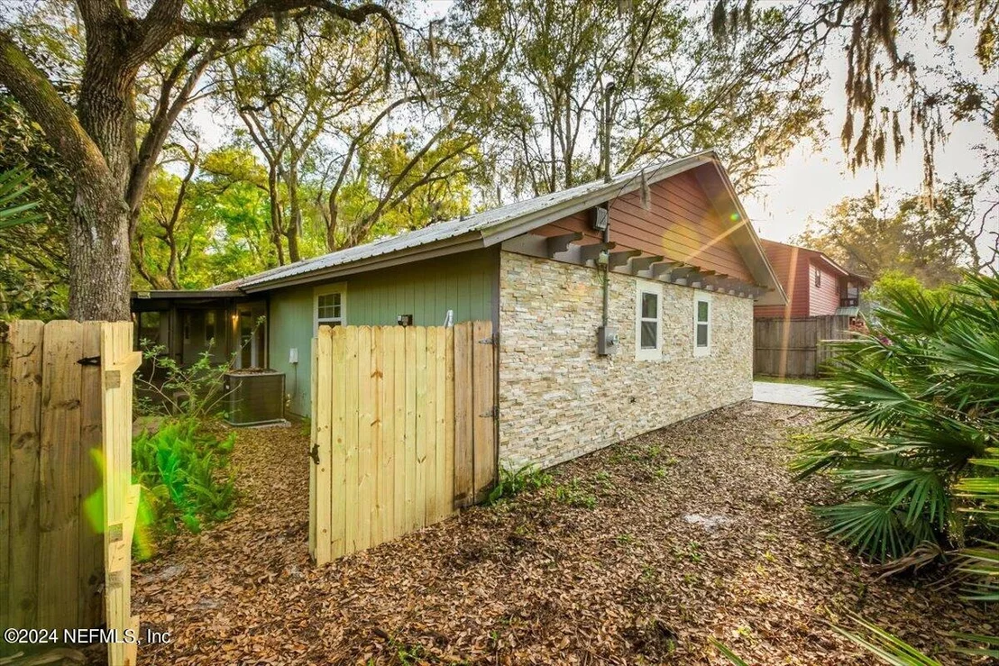 Photo of 1021 KENNEDY Drive