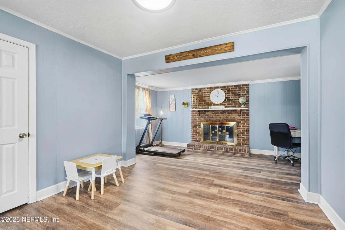 Photo of 2044 WEST Road