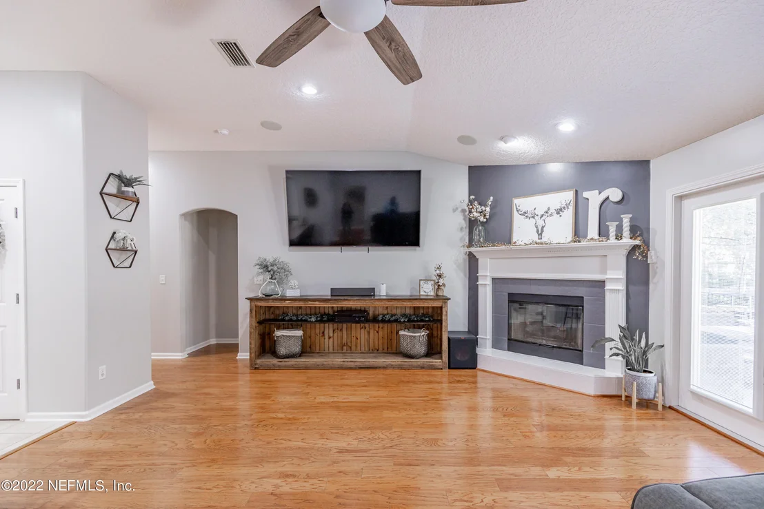 Photo of 4079 EDGELAND Trail