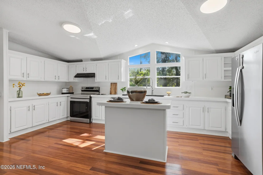 Photo of 138 THOMAS Avenue