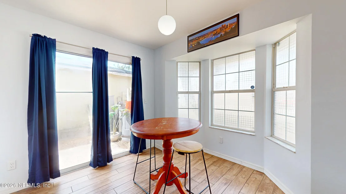 Photo of 877 JACKSON Road