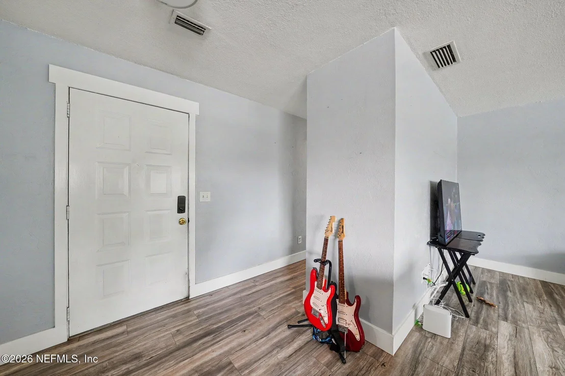 Photo of 1180 BALFOUR Drive