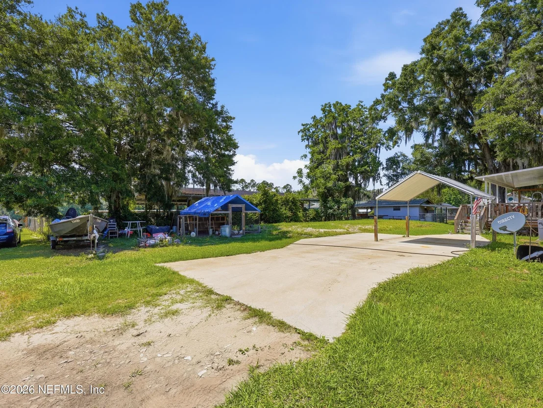 Photo of 100 BOSTWICK Lane