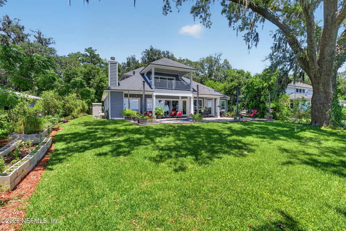 Photo of 239 RIVER Road