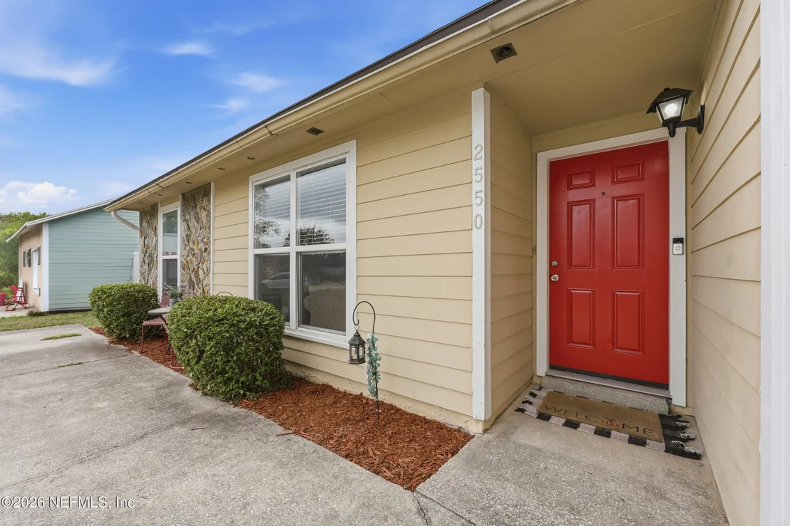 Photo of 2550 OAKVIEW Drive