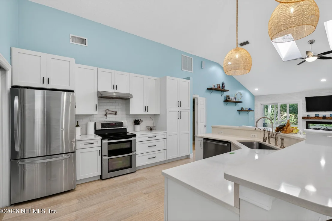 Photo of 104 OAK VIEW Circle