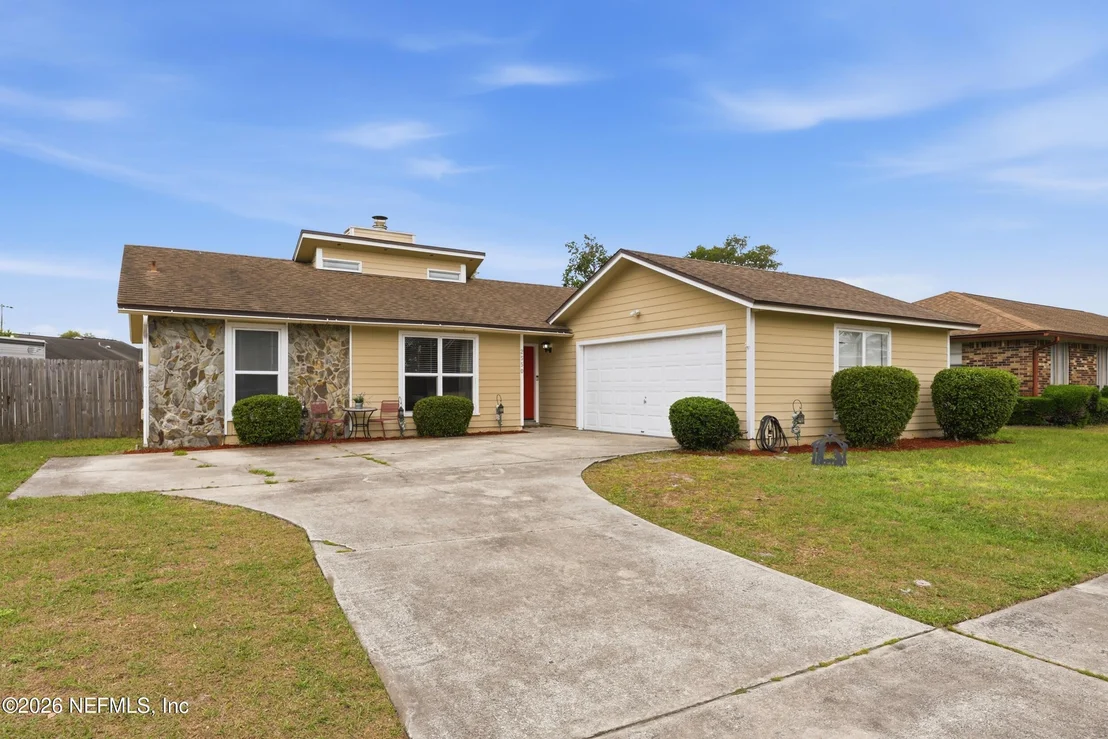 Photo of 2550 OAKVIEW Drive