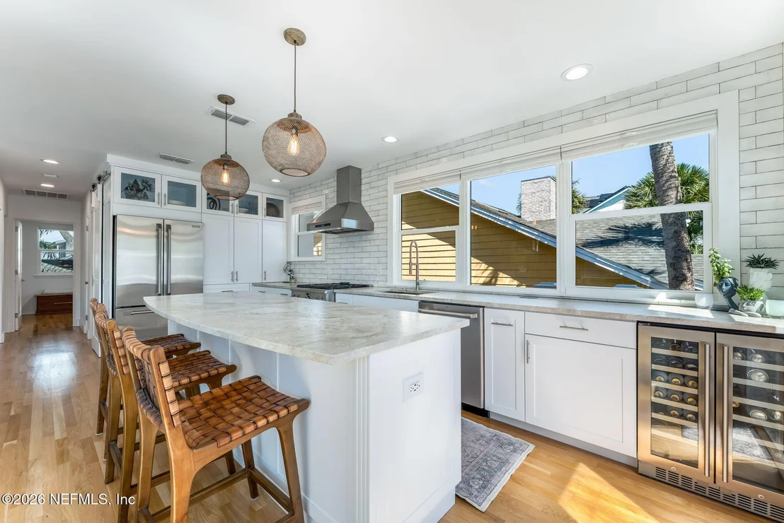 Photo of 1242 BEACH Avenue