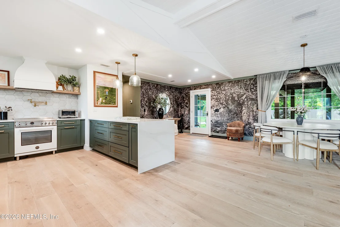 Photo of 532 MOONSHINE Drive