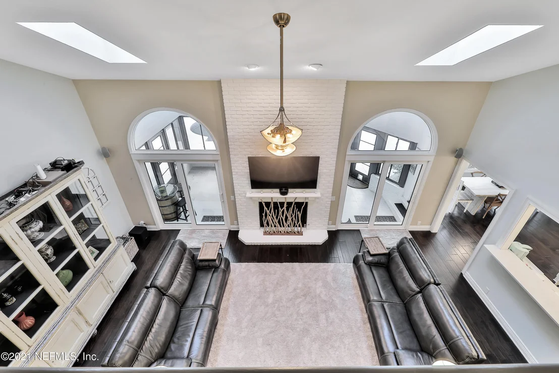 Photo of 405 OAK Drive S