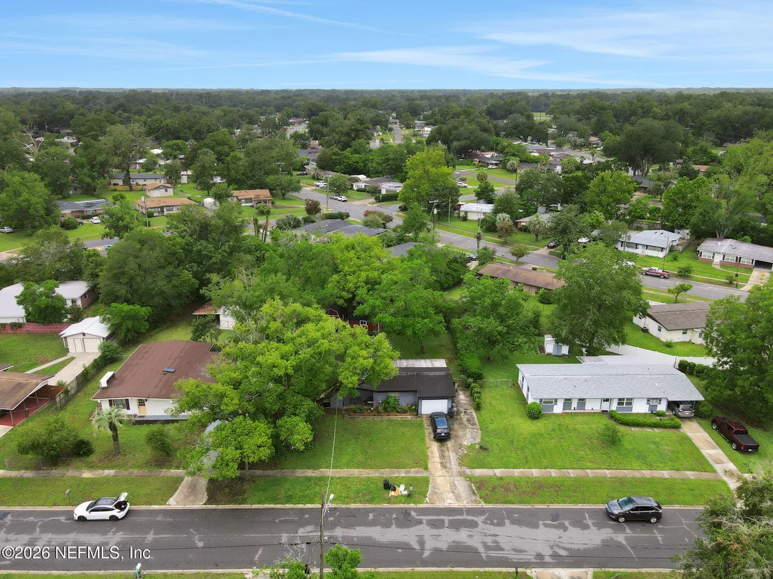 Photo of 1038 HILLOCK Drive E