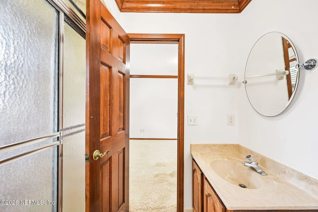 Photo of 331 OAK Drive S