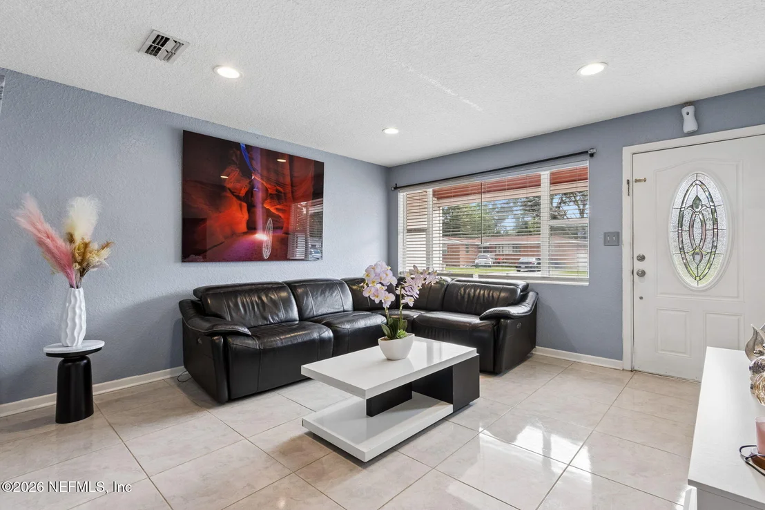 Photo of 2426 LIGUSTRUM Road