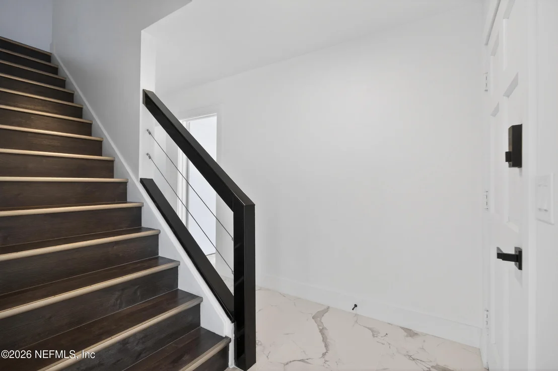 Photo of 1407 GRANDVIEW Drive
