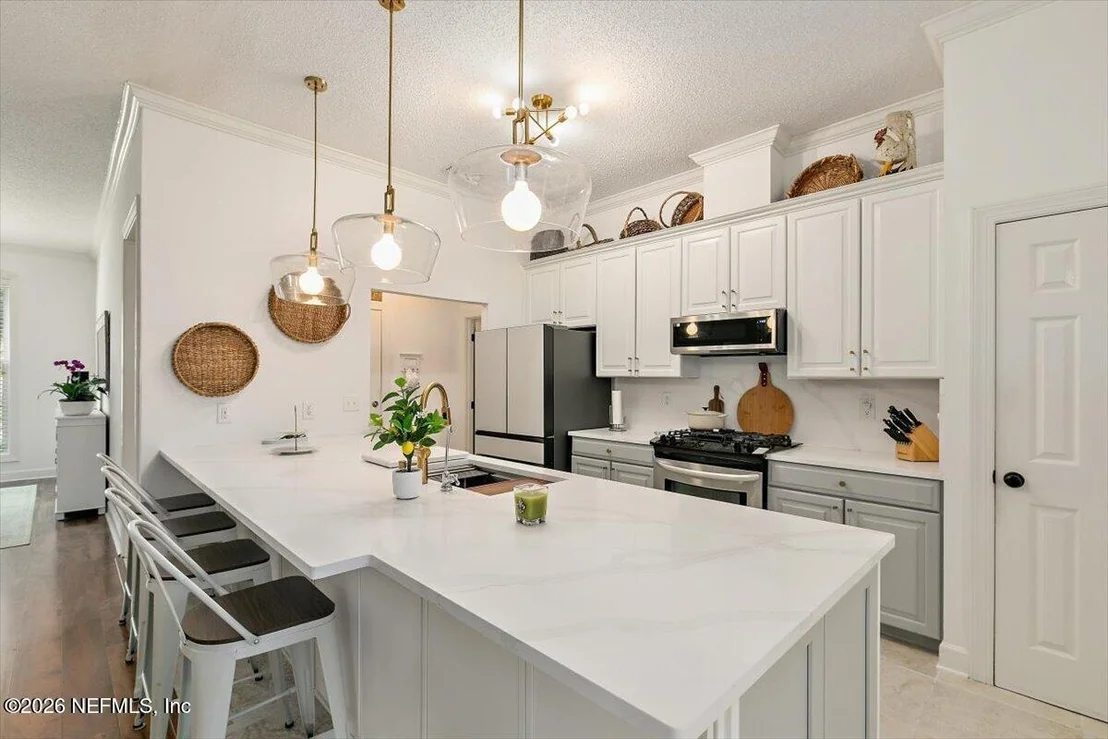 Photo of 525 SUNSET Drive