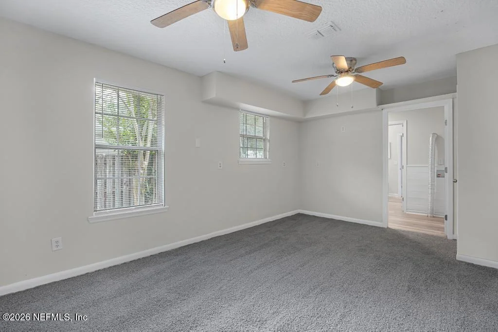 Photo of 215 NESMITH Avenue