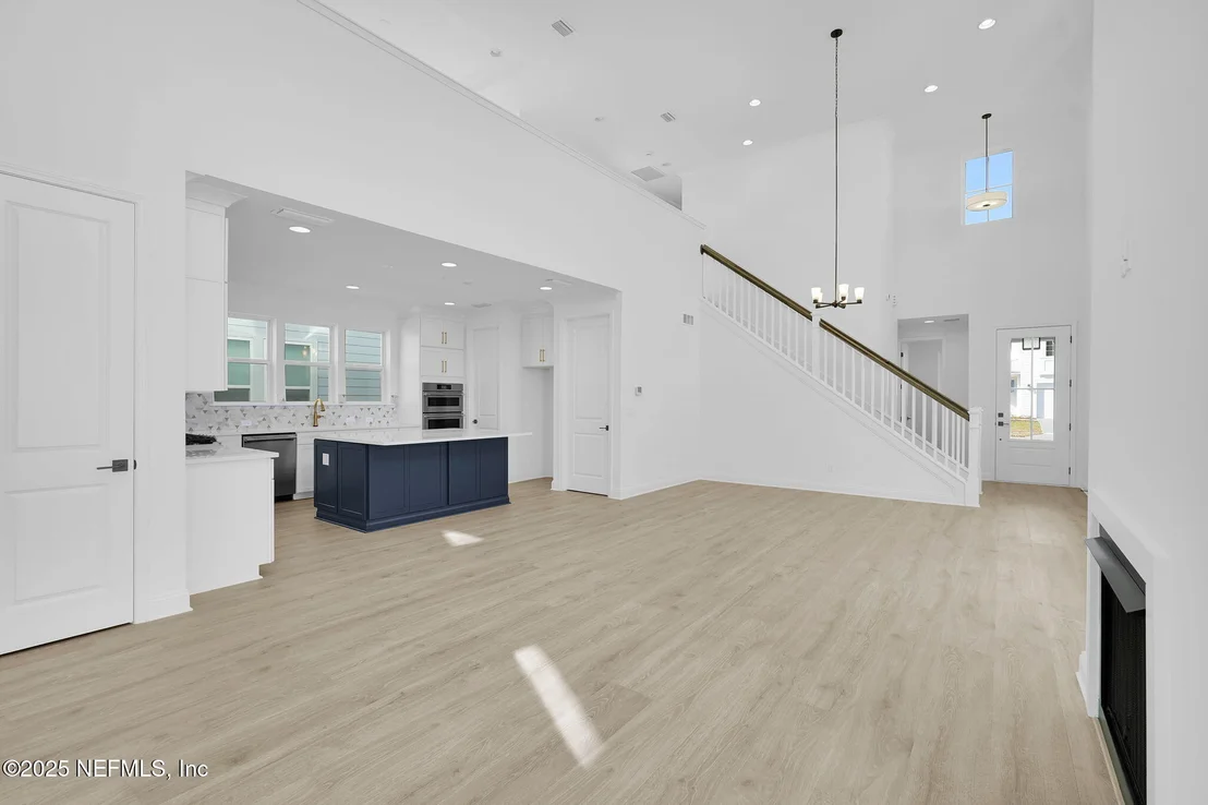 Photo of 299 REFLECTIONS Avenue