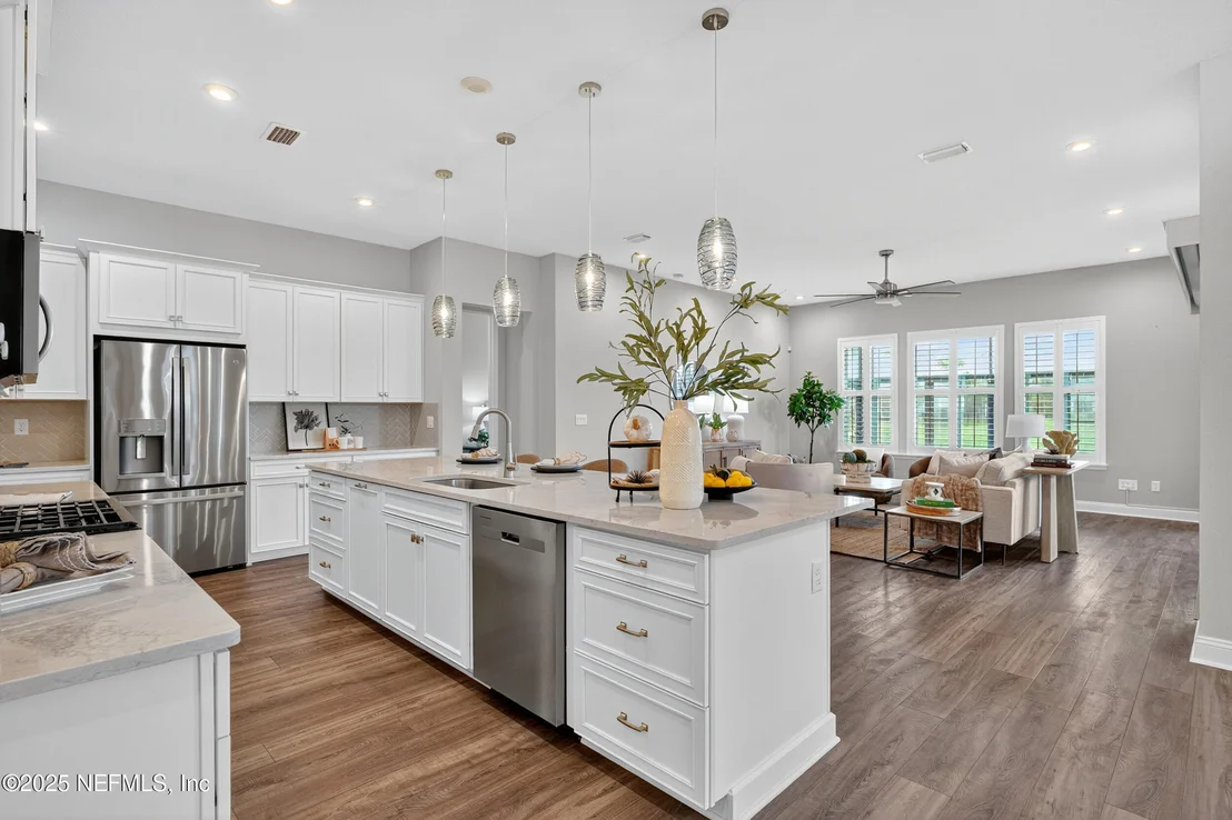 Photo of 243 PINELLAS Way