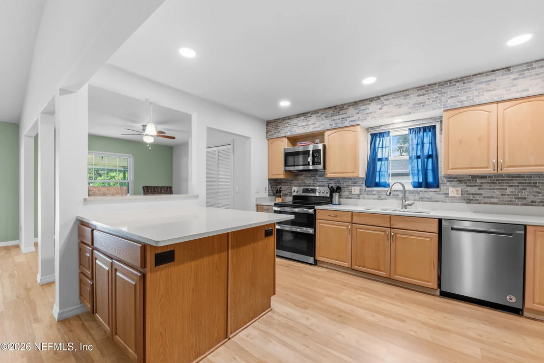 Photo of 615 HICKORY Drive